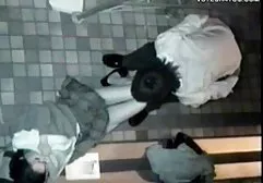 فاحشه بمکد و در اعضای خیمه در ماشین می رود فیلم سوپر خارجی قدیمی