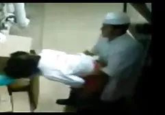 یک مرد با یک شکم آبجو دانلود فیلم سوپر خارجی 2017 جوان لاغر نازک را می شکند