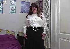 دختر جوان دارای دانلود فیلم سوپر خارجی جدید یک سوراخ در چشمی خوش تیپ است