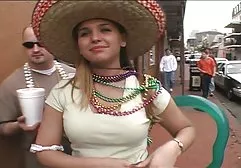 در حالی که او منتظر یک پیوند جدیدترین فیلم سوپر خارجی بود، او به سرعت مادرش را در گربه آبدار دریافت کرد