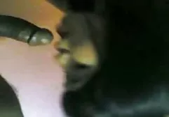 مرد وحشی یک عضو از مشاهده فیلم سوپر خارجی یک بلوند جوان قرار داده است