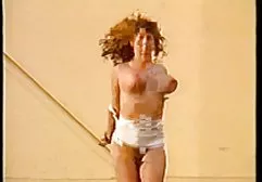 جهش فیلم سوپر زن خارجی در بالای مقعد در آلت تناسلی مرد