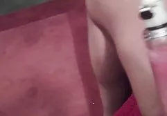 تولید کننده مرد جوان را بر روی نیمکت دمدمی مزاجی و اجازه دهید او را در معده فیلم های سوپر خارجی جدید خود را