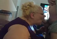 یک زن و شوهر جوان تصمیم گرفتند در سوپر داغ خارجی حمام بازی کنند