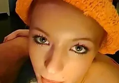 این مرد به طرز وحشیانه ای یک دختر جوان را دوست سوپر خارجی کم حجم دارد