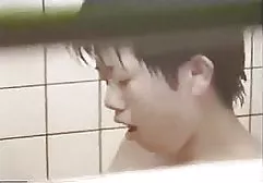 لزبین مشاعره بزرگ با کیرمصنوعی در رختخواب بازی سوپر داستانی خارجی می کنند