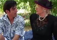 دختر و فیلمهای سوپرخارجی باحال خواهر جوانش را در آغوش گرفت