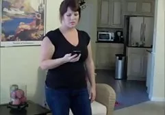 داغ خانگی خانگی با یک لباس فیلم سوپر قدیمی خارجی روشن در جوراب ساق بلند