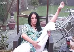 نوک پستان مورد علاقه پسر پدیکور دیدن سوپر خارجی خود را نشان می دهد