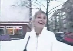 یک سگ تست بیدمشک در لب به لب کانال تلگرام سوپر خارجی تسمه دارد