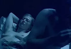 ادوارد دوست دخترش را در طبیعت در نزدیکی ماشین میبیند سایت عکس سوپرخارجی