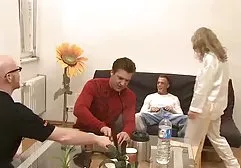 دانش آموزان سوپرسکسیخارجی دختر معلم را فاک می خوانند