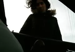 عاشقان عجیب خارجی سوپر و غریب تصمیم می گیرند شب را به طور معمول صرف کنند.